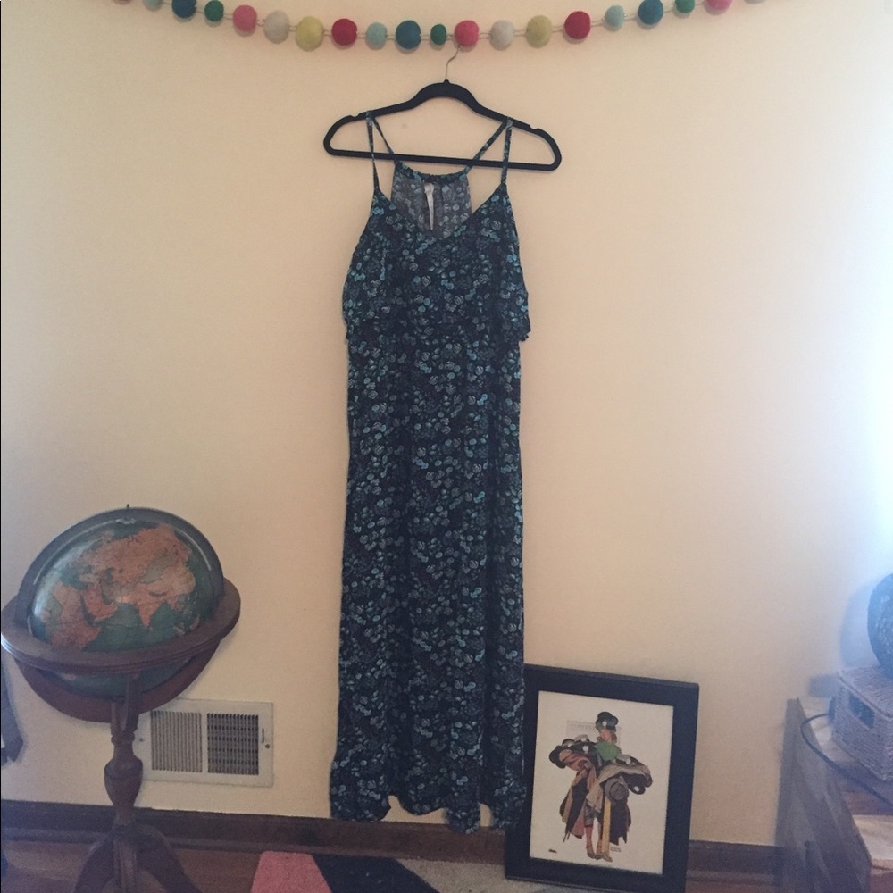 🦋 LAUREN CONRAD Maxi with high slit!